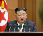 김정은 "적들과 대화할 내용 없어..최강 핵 대응 태세 유지"