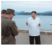 김정은, 전술핵부대 훈련 지도.."목적 시간·장소에서 대상 타격"