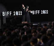 "팬데믹 넘은 새 발돋움"..양조위·강동원 응원, 풍성해진 영화 축제 [BIFF 중간결산①]