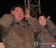 리설주, 김정은과 함께 전술핵운용부대 훈련 참관