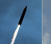 북한, 신형 중거리탄도미사일 개발했나..화염 모습 달라