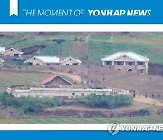 [모멘트] 탈곡장 앞에 모인 북한 주민들