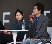 부산 찾은 '리턴 투 서울' 주역들