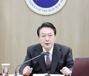 尹 "학업성취도 전수평가, 원하는 학교 참여시킬 것"