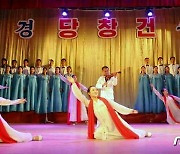 북한, 각지 공연장마다 '당 창건 77돌' 맞이 행사 진행