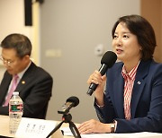 이영 장관 "청년창업사관학교 민간주도로 개편할 것"