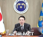 윤 대통령 "세계경제 복합 위기..24시간 점검체계로 경제·금융 안정 주력"