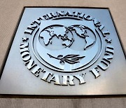 IMF "한국 내년 경제성장률 2.1%→2%로 하향"