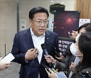 '식민사관' 발언 논란 정진석 "언론이 내 말 곡해"