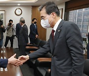 변협 찾은 이원석 검찰총장 "전관예우 근절해야"