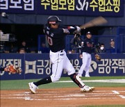 [스포츠 영상] kt 황재균 투런포..'3위 가자!'