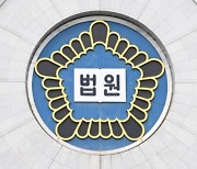 "짧은 치마 좋아, 키스 5단계" 중학교 교사가 수업 중 한 말