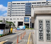 "내가 총 쐈다"던 '대전 은행 강도살인사건' 피고 1명, 일부 범행 부인..재판 연기