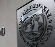 더 어두워진 경제전망..IMF "내년 한국 경제성장률 2.0%"