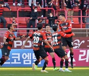 Late Pohang equalizer robs Ulsan of early K League title