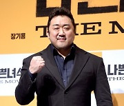 '범죄도시2' 마동석, '아름다운 예술인상' 수상 영예..송강호 시상 [공식]