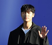 씨엔블루 강민혁, 꿀 떨어지는 인사 [포토엔HD]