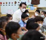 대통령실 "어린이집 예산, 실질적 삭감 아냐..부모급여도 무관"