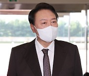 윤대통령 "핵 위협 앞에 정당화될 수 있나"..'친일 국방' 공세 일축