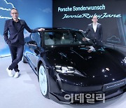 [포토]블랙핑크 제니만을 위한 타이칸4S 크로스 투리스모