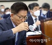 [2022 국감] 김문수 사과에도 또 파행..野 "구체적 사과하라"