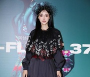 [포토] 신혜지, '화려한 패션으로'