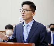 국회 환노위, '문재인은 김일성주의자' 발언 김문수에 퇴장 명령