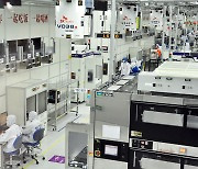 Korean chipmakers given 1-year grace period on US chip export curb on China