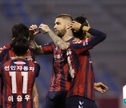 수원FC, K리그1 잔류 확정..'4연승' 대구도 9부 능선 넘었다