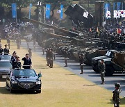 수면 위로 떠오른 '전술핵 재배치'..尹대통령 "여러 의견 경청"