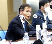 정부혁신·적극행정 우수사례 간담회 발언하는 이정식 고용노동부 장관