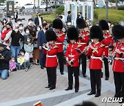 시민과 함께하는 영국 군악대 공연