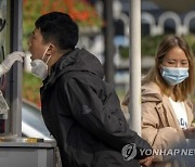 中 관영매체 "서방, 위드 코로나로 타격..제로 코로나가 옳아"