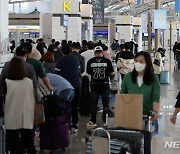 하늘길 넓어졌지만, 고환율에 발목..면세업계 하반기도 '고민'