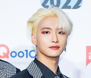 에이티즈 성화,'잘생김 뽐내며 손하트' [사진]