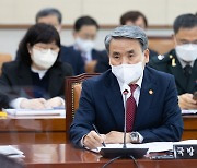 [국감] 의원 질의에 답변하는 이종섭 장관