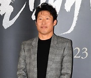 [TEN 포토] 유해진 '근엄한 왕의 표정'