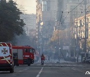 "러, 키이우 북부 에너지시설 세 차례 공격"(상보)