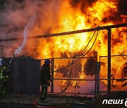 러 공격으로 키이우에서 최소 3명 사망..우크라 1100곳 이상 정전(종합)