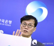 기준금리 인상에 한 달 새 예·적금 34조↑