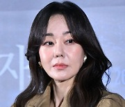 '자백' 김윤진 "나나, 2년전 자기 얼굴 어리다고..어이가 없었다"