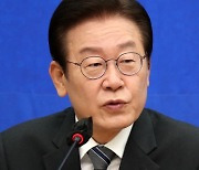 Lee Jae-myung Criticizes Banks for "Reaping Profits from Excessive Interest Rate Spreads"