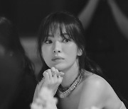 송혜교, 어깨 드러내고..범접불가 고품격 '우아美' [스타IN★]