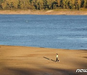 바닥 드러난 미시시피 강..물류 운송에도 타격 주나