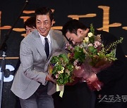 윤태영 '마동석, 수상 축하해요' [포토]