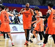 '로슨 20점' 캐롯, LG에 89-82 승리..2위 도약