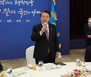 "주사파 협치불가" "극단적 친일국방"..별안간 거친 입, 무슨일