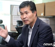 질문에 답하는 이원택 의원