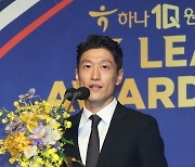 '최고의 별' 이청용, 데뷔 16년만에 K리그1 MVP..감독상 홍명보