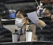 日 구리야마 감독, PO 1차전 깜짝 방문.."이정후-김현수 활약 궁금했다"